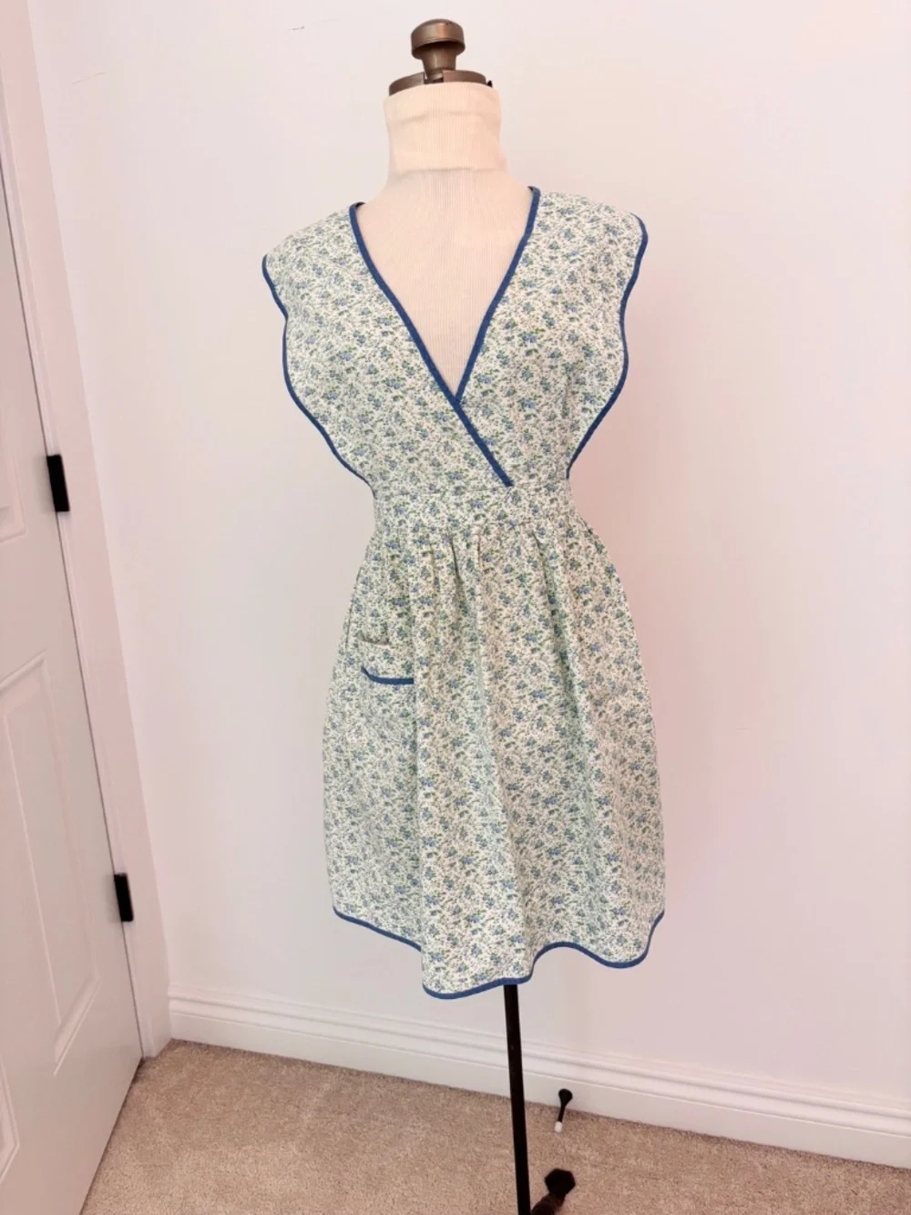 Vintage handmade crossover apron blue and green ditsy-floral blue trim